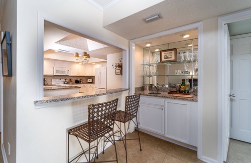 Sawgrass Condo | Beach Retreat/Spacious/Steps to the beach. Newly Refurnished!
