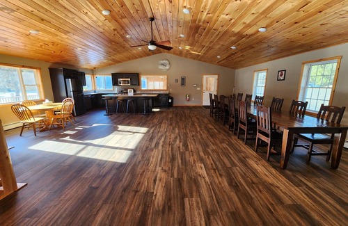 Gaines House | Beach Roost - Secluded Riverside Retreat: Perfect Getaway for Outdoor Adventures!