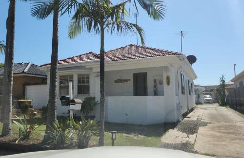 Dolls Point House | Beach shack!