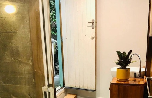 Castlecliff Apartment | Beach Side Potters Studio