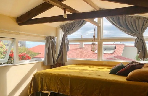 Castlecliff Apartment | Beach Side Potters Studio