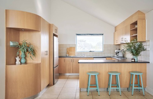 Middleton House | Beach, sunsets, explore, relax. Linen, bikes, games, food essentials provided!