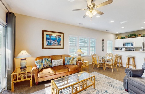 Sea Trail Condo | Beach-themed retreat with outdoor pool, gym, patio & AC - snowbird-friendly