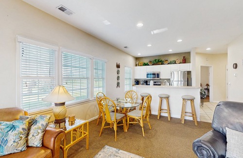 Sea Trail Condo | Beach-themed retreat with outdoor pool, gym, patio & AC - snowbird-friendly