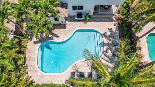 Birch Park Finger Streets House | BEACH TIME Steps to beach with Heated Pool and Game RoomSun Key RESlDENCES