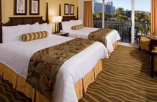 St. Pete Beach Resort | BEACH VACAY! 3 TROPICAL UNITS, POOL, WATER SLIDES!