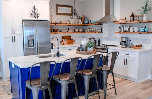 Long Beach House | Beach view and steps from the Sand. 5 Star Luxury Coastal Cottage.