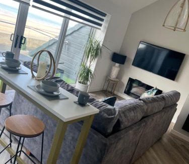 Thornton-Cleveleys Apartment | Beach View Apartment with balcony and sea view - pet friendly