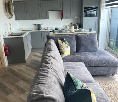 Thornton-Cleveleys Apartment | Beach View Apartment with balcony and sea view - pet friendly