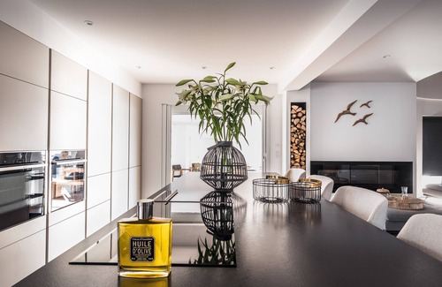 Saint-Mandrier-sur-Mer House | Beach villa with spa and heated pool