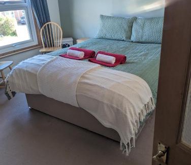 Walton on the Naze House | Beach Walk Cottage
