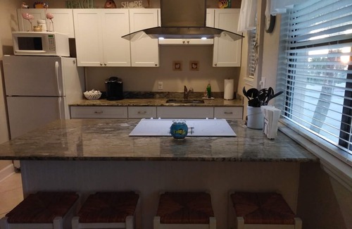 St. Pete Beach Condo | BEACH/WATER/SUNSETS,50%OFF Monthly,POOL-Heated,Apple TV,Updated,Friendly Native