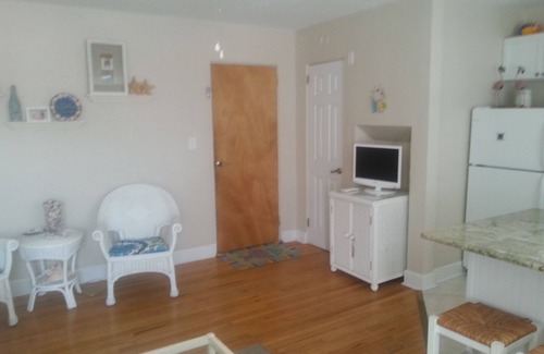 St. Pete Beach Condo | BEACH/WATER/SUNSETS,50%OFF Monthly,POOL-Heated,Apple TV,Updated,Friendly Native