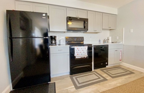 Avalon Condo | BEACHBLOCK LOCATION! Merrimac Resort condominium with newly renovated bathroom