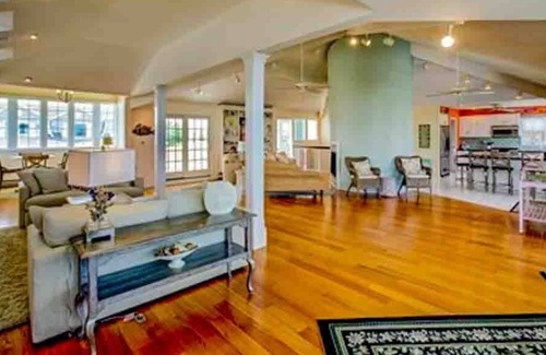 Loveladies House | Beachblock in Loveladies 6bd 6bth with pool and hot tub sleeps 14