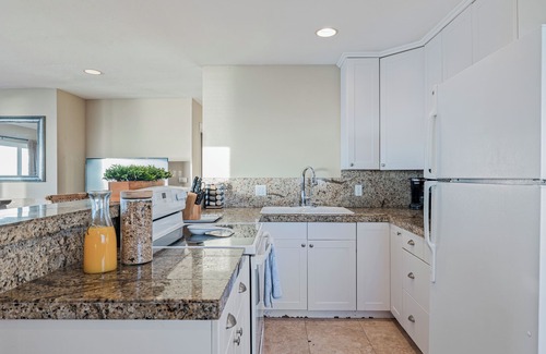 Sunset Cliffs House | Beachcliff 8 by AvantStay | 3BDR Oceanview Condo!