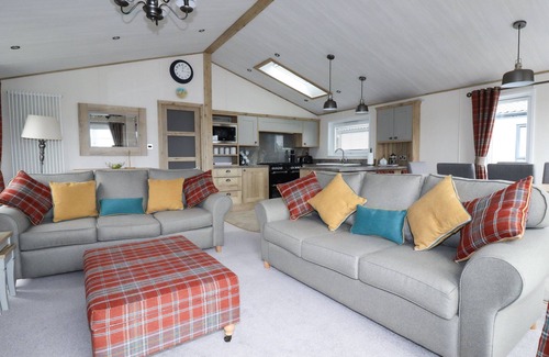 Newquay Cottage | BEACHCLIFF, pet friendly, country holiday cottage, with pool in Porth