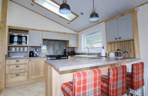 Newquay Cottage | BEACHCLIFF, pet friendly, country holiday cottage, with pool in Porth
