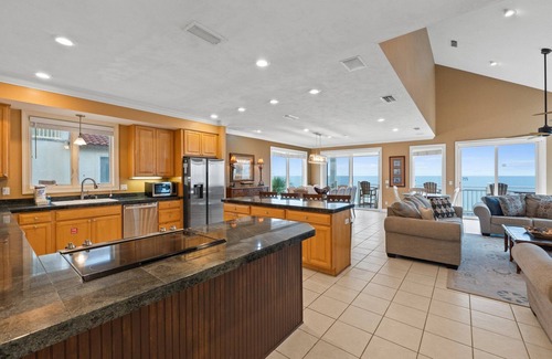 East End House | Beachfront 6-bedroom pet friendly home