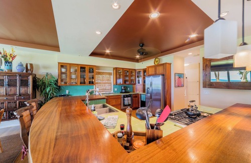 Kihei House | Beachfront 6 Bedrooms with Pool