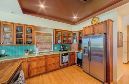 Kihei House | Beachfront 6 Bedrooms with Pool