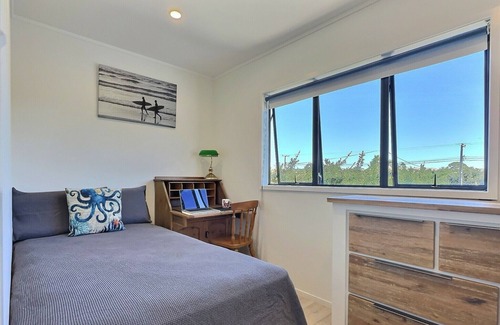 Te Awanga House | Beachfront accommodation.