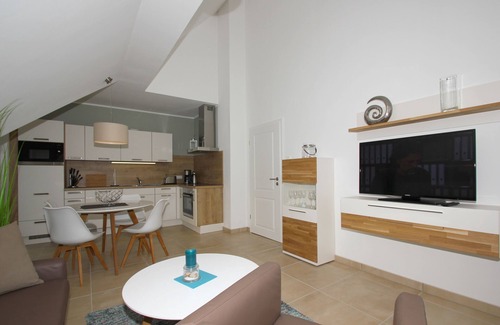 Lobbe Apartment | Beachfront apartment with balcony, use of swimming pool and sauna - Rex Rugia apartment 13-8
