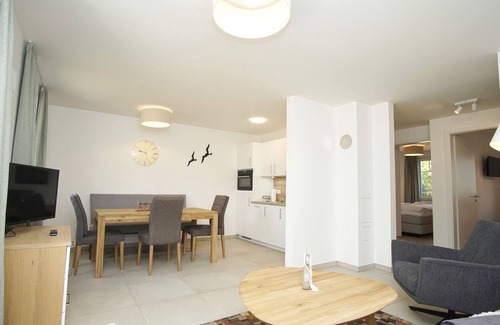 Lobbe Apartment | Beachfront apartment with terrace, use of swimming pool and sauna - Rex Rugia apartment 15-2