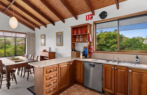Malua Bay House | Beachfront at Malua - Garden Bay Beach