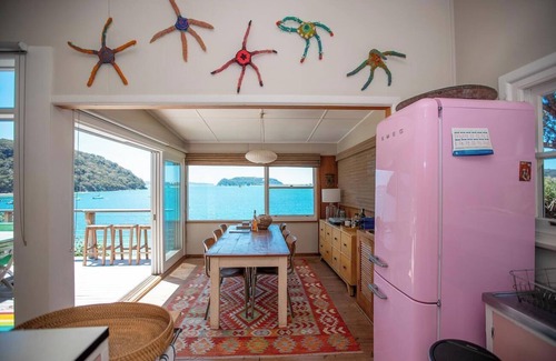 Great Mackerel Beach House | Beachfront Bliss - Mackerel Beach, right on the sand with spectacular views