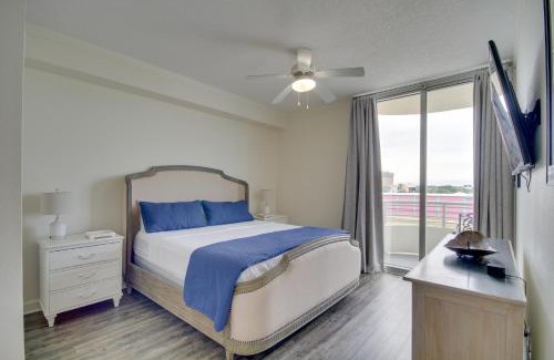 Biloxi Apartment | Beachfront Biloxi Condo Balcony and Community Perks