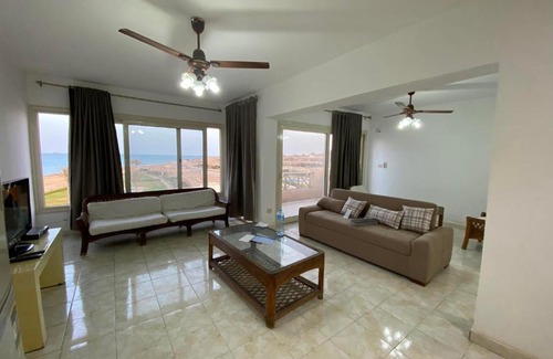 Zafarana Apartment | Beachfront Bliss Experience panoramic Seaview Families only
