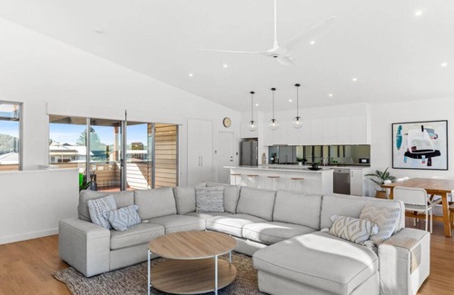 Middleton House | Beachfront Bliss in Middleton