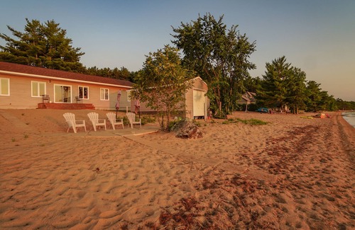 Killaloe Cottage | Beachfront