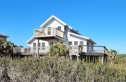 Plantation Cottage | Beachfront - Community Pool/Pickleball Access!