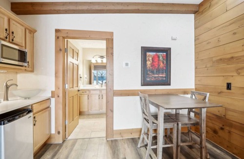 Lake Delton Condo | Beachfront Condo Retreat at Delton Grand