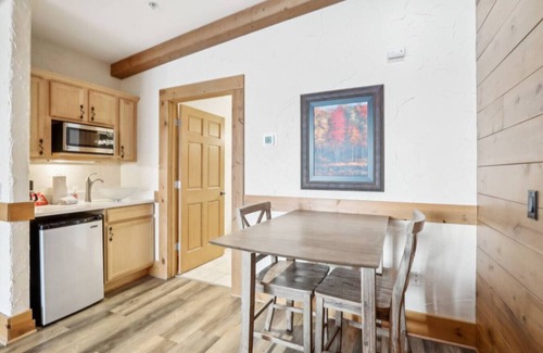 Lake Delton Condo | Beachfront Condo Retreat at Delton Grand