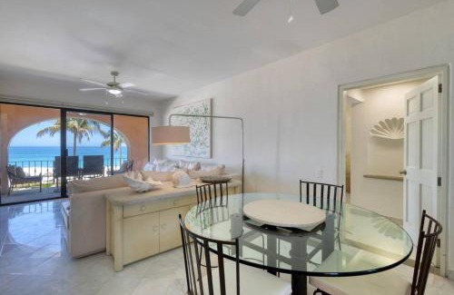 San Jose del Cabo House | Beachfront Condo at Casa del Mar