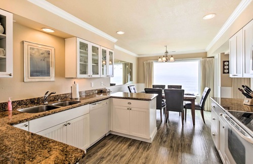 Lincoln Beach Condo | Beachfront Condo w/Patio & Views - Walk to Shore!
