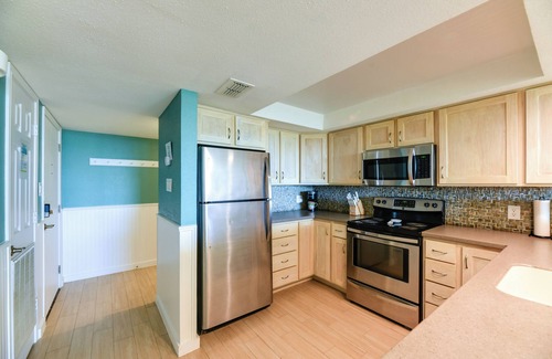 Port Aransas Condo | Beachfront Condo w/Pool Access in Port Aransas