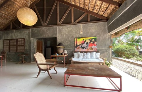 Caba Cottage | Beachfront Cottage Room #2 - Shared Bathroom