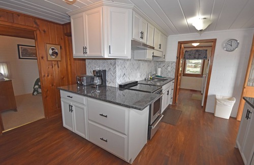 Glen Arbor Cottage | Beachfront cottage with Lake Michigan views, fireplace, gas grill, firepit, deck