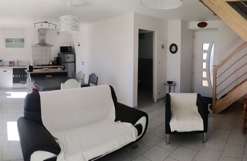 Saint-Guenole Apartment | Beachfront duplex rental