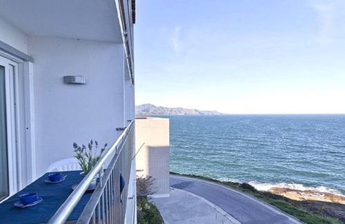 Port de la Selva Apartment | Beachfront Tamariua Costa Brava