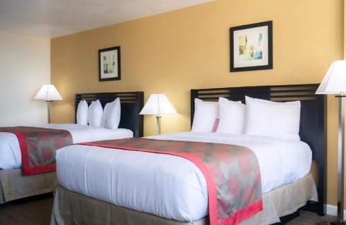 Sunny Isles Beach Hotel | Beachfront Escape! Beach Access, Fitness Center Pool