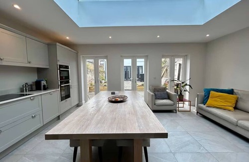 Deal House | Beachfront Family House + Annexe - Sleeps 10
