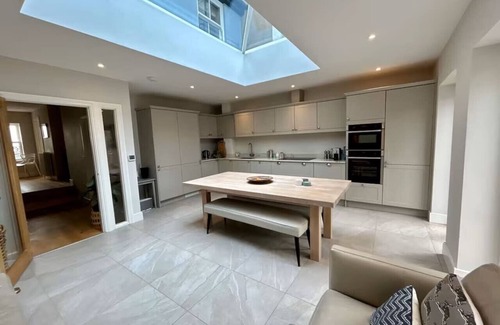 Deal House | Beachfront Family House + Annexe - Sleeps 10