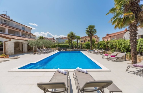 Gulici Apartment | Beachfront flat with 60m2 pool, BBQ, sun loungers, only 800 metres to the beach