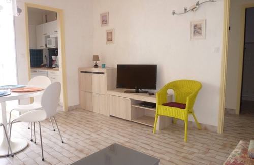 Le Grand Large Apartment | Beachfront Gem: Renovated 2-Room Apartment with Sea View, Parking, and Modern Amenities
