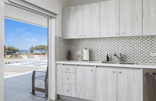 Malmok Villa | Beachfront Getaway – Steps to Boca Catalina Beach